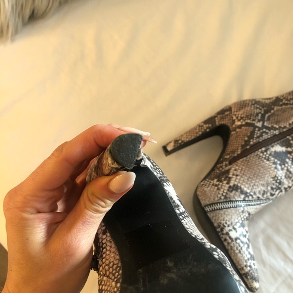 Snake skin pointed toe ankle boots - Picture 7 of 7